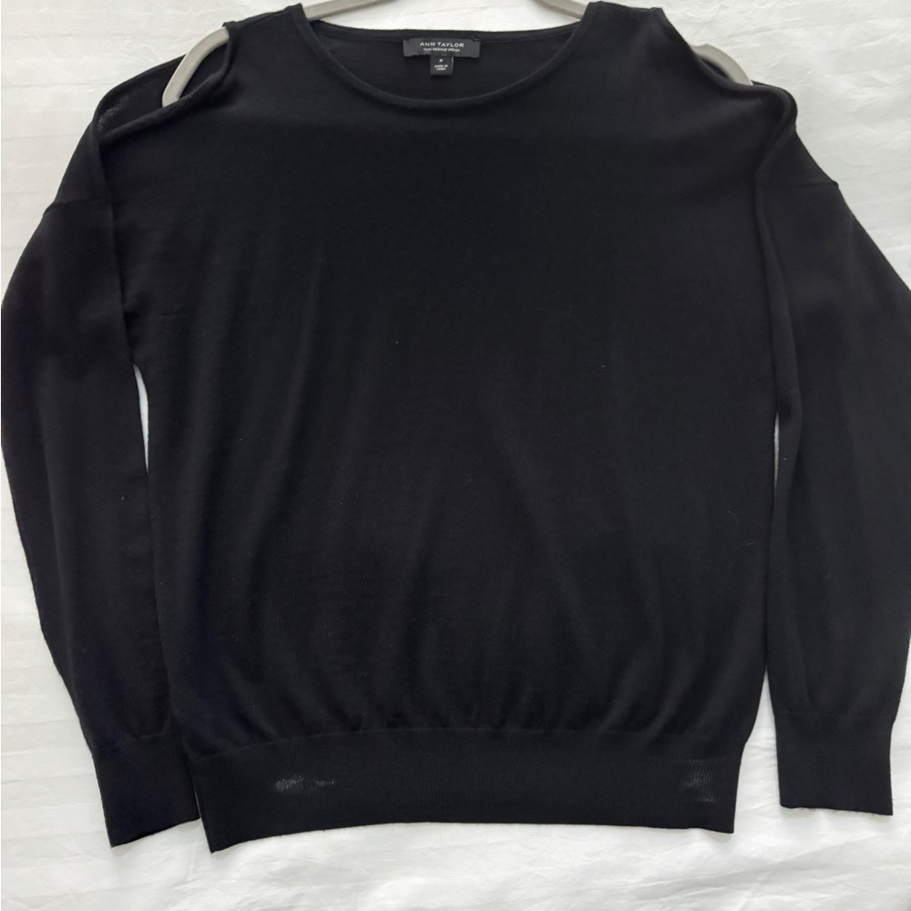 Ann Taylor Black Cold Shoulder Crewneck Sweater 100% Merino Wool Cutout Womens M